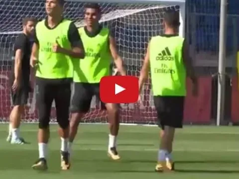Bị Kroos theo kèm, Cristiano Ronaldo vẫn ghi bàn tuyệt đẹp trong buổi tập cùng Real