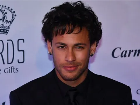 Bị người yêu 'đá', Neymar đổi luôn kiểu tóc