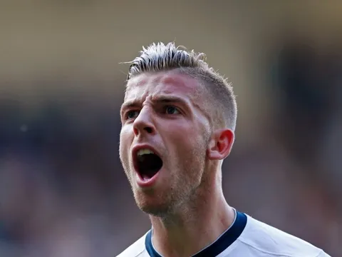 Bị Pochettino trảm, trung vệ thép Tottenham sắp ra đi?