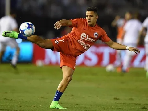 Bí quyết thành công của Alexis Sanchez là nói chuyện với... chó