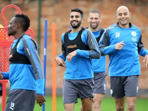 Bị Roma từ chối, Mahrez 'hết ga' trên sân tập của Leicester