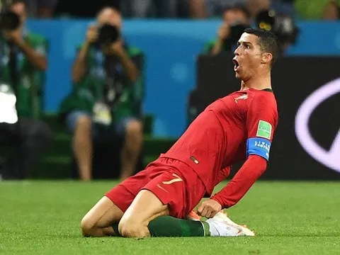 Biến De Gea thành 'trò hề', Ronaldo tự tay mang về điểm số cho Bồ Đào Nha