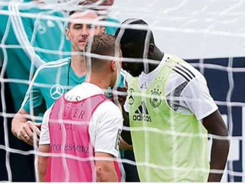 Biến lớn ở tuyển Đức: Sao Chelsea suýt ẩu đả với Joshua Kimmich