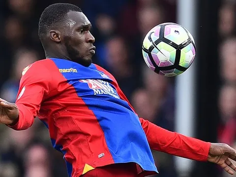 Big Sam kêu gọi Benteke "bớt thể hiện" trước Liverpool
