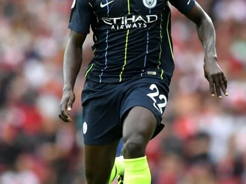 HLV Guardiola không muốn Mendy "chơi" Twitter quá nhiều