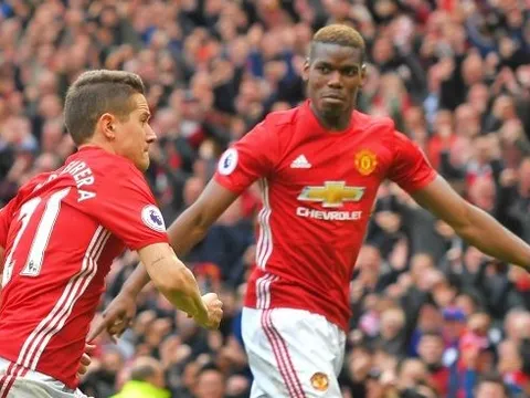 Bộ đôi Man United hào hứng 'đánh lẻ' tại Disneyland