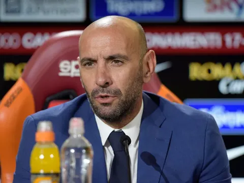'Bố già' Roma lên tiếng về Riyad Mahrez