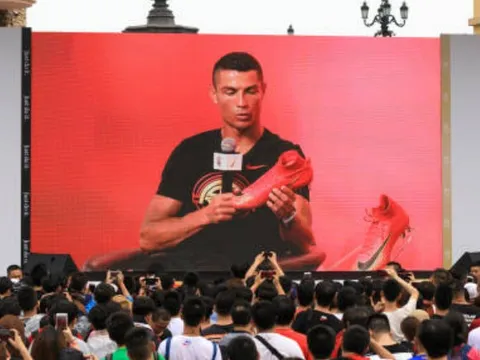 Bỏ rơi Juventus, Ronaldo tới Trung Quốc 'kiếm tiền'