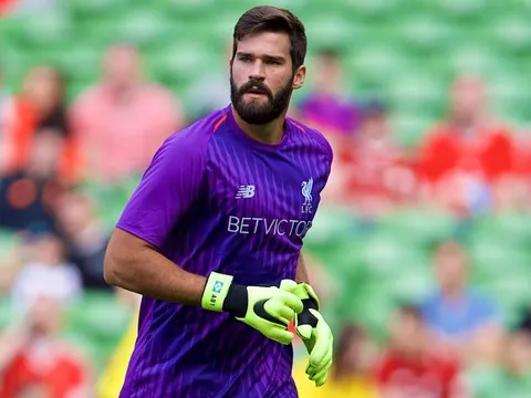 Bom tấn Alisson bị 'dìm hàng' bằng người thừa của Arsenal