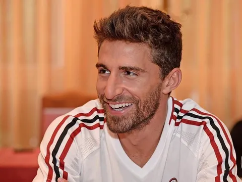 'Bom xịt' Borini tươi rói khi được AC Milan cứu giúp