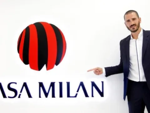 Bonucci cười không ngớt ngay từ khi đặt chân tới Milan