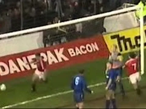 Brian McClair, số 9 huyền thoại của Man Utd