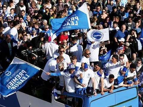 Brighton diễu hành ăn mừng ngày trở lại giải Ngoại hạng