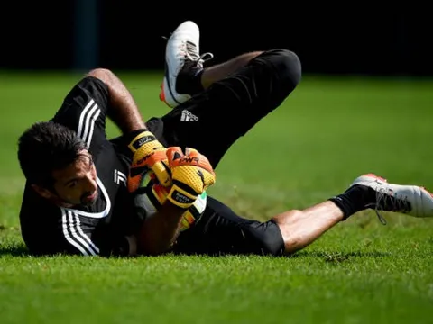 Buffon và đồng đội quyết tâm lấy lại niềm tin từ NHM Juventus