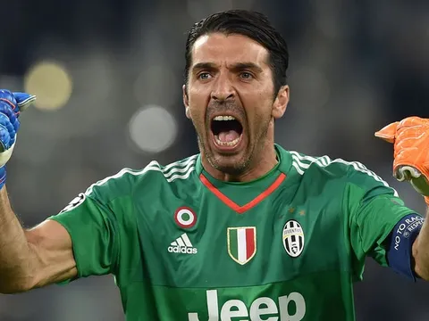 Buffon, xin cho anh một lần hôn cúp ở Champions League