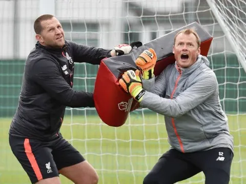 Buổi tập của Liverpool xuất hiện lão tướng lạ mặt