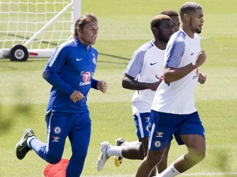Buổi tập đầu của Chelsea, Conte đang lo?