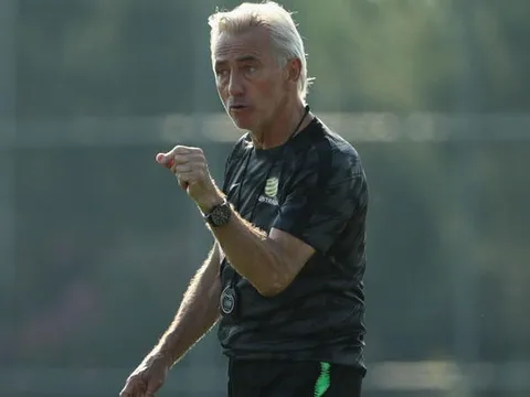 HLV Van Marwijk tự móc tiền túi thuê trợ lý
