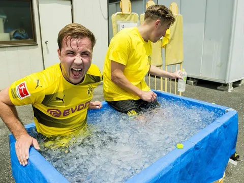 Các sao Dortmund bị 'hành hạ' tại xứ mặt trời mọc