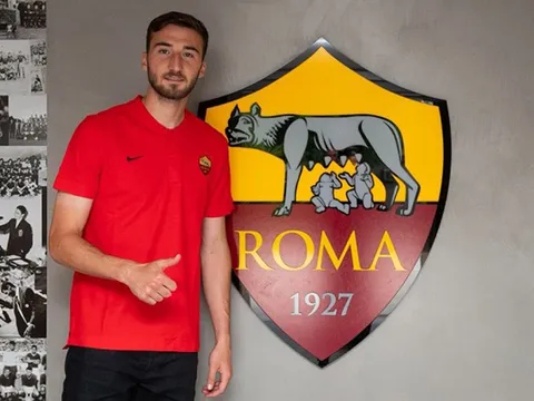 Cách giới thiệu tân binh không đụng hàng của AS Roma