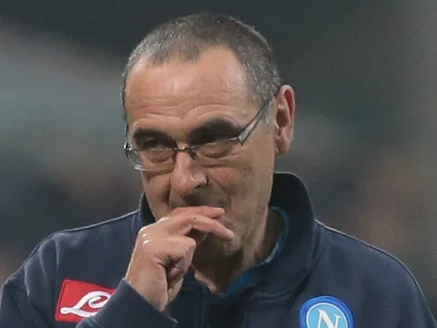 Cãi nhau với chủ tịch, ngày Sarri rời Napoli đã cận