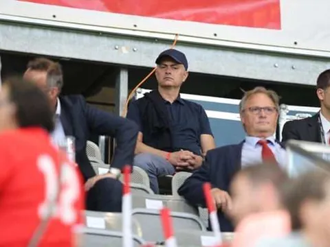 Cận cảnh: Mourinho thân chinh đến Áo, rước sao 40 triệu bảng về M.U