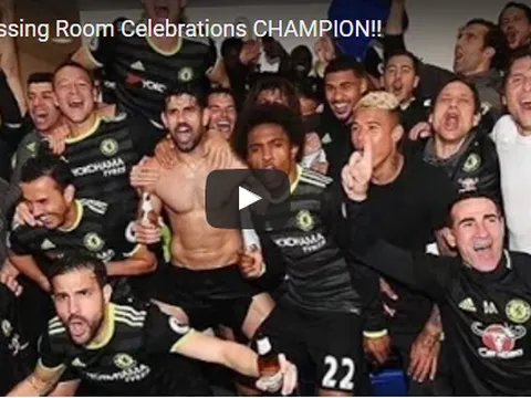 Cảnh Chelsea ăn mừng chức vô địch trong phòng thay đồ