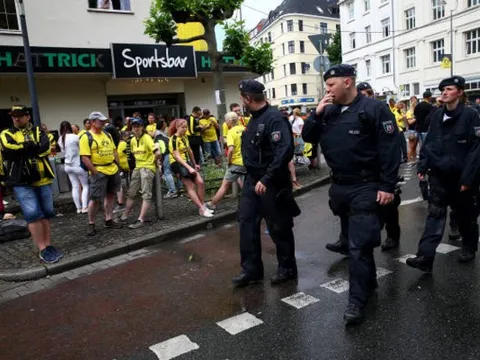 Cảnh sát căng thẳng chờ Dortmund 'khoe' cúp