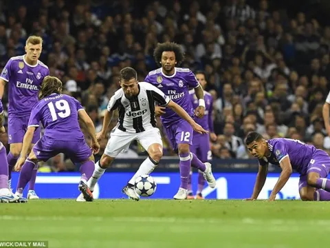 "Cáo già" Zidane hơn Max Allegri một cái đầu!