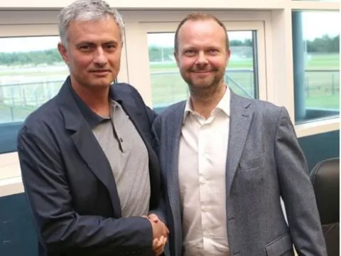 Cấp 250 triệu bảng cho Mourinho có là đòn gió của Ed Woodward?