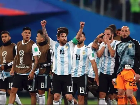 HLV Sampaoli thừa nhận phải làm tất cả vì Messi