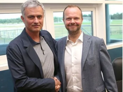Bằng cách đặc biệt, mọi yêu cầu của Mourinho đều được Ed Woodward đáp ứng