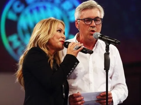 Carlo Ancelotti gây sốt với màn song ca ăn mừng chức vô địch Bundesliga