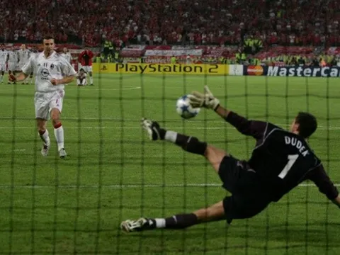 Đội hình Liverpool 2005 và Liverpool 2018: Những cái tên tốt nhất