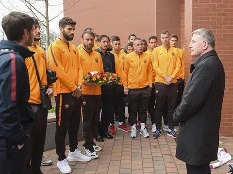 Cầu thủ AS Roma có hành động đẹp trước trận bán kết C1