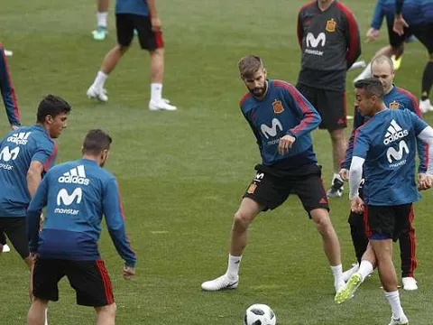 Cầu thủ Barca và Atletico tập nhẹ, chờ Real hội quân trên tuyển