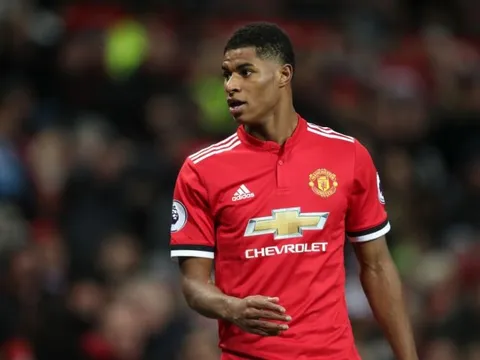 Cầu thủ Man Utd đá chẳng ra thể thống gì