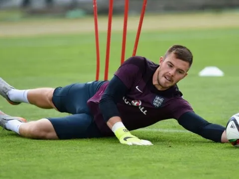 Cầu thủ từ chối Liverpool vì một đội bóng đã xuống hạng