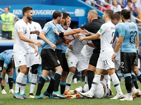 Cầu thủ Uruguay đòi 'tẩn' Mbappe vì ăn vạ như Neymar