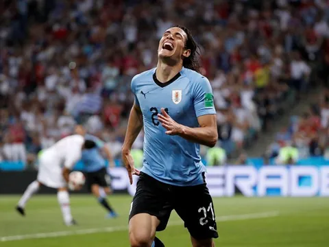 Cavani càng hay, HLV Uruguay càng lo lắng