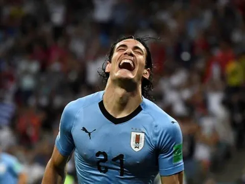 Cavani lập cú đúp, tiễn Bồ Đào Nha cùng Ronaldo về nước