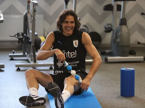 Cavani trở lại, sẵn sàng cho trận chiến với Pháp