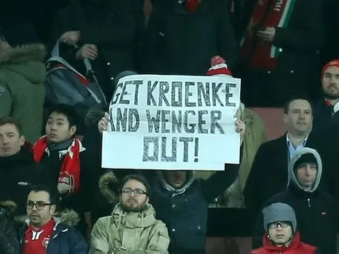 CĐV Arsenal: Đừng "đuổi" Wenger, hãy tẩy chay Kroenke!
