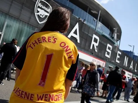 CĐV Arsenal tri ân 'chỉ có một Wenger' trước giờ G