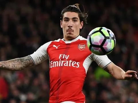 CĐV Barca 'khủng bố' Instagram, kêu gọi Bellerin trở lại