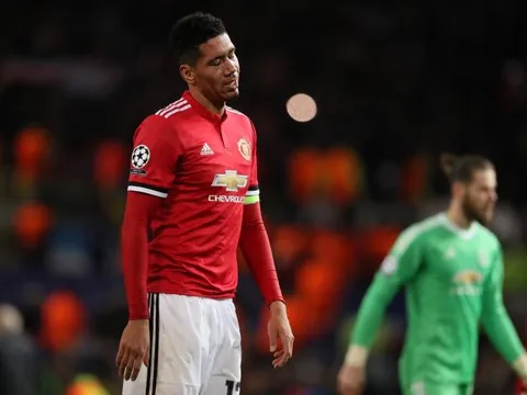 CĐV Man United muốn Mourinho "bỏ rơi" Smalling