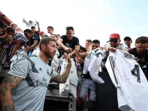 CĐV nước Mỹ biến ICC 2018 thành 'trò hề'
