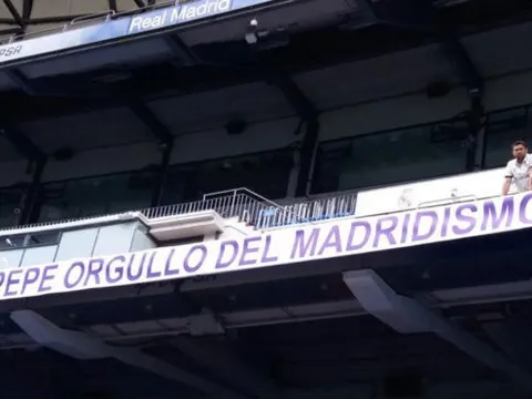 CĐV tri ân Pepe ngày rời Bernabeu