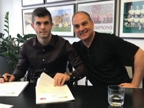 Cha của Pulisic hé lộ tương lai: MU, Chelsea, Liverpool mừng thầm