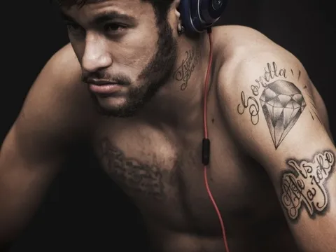 Cha mẹ, em gái, con trai,... Neymar xăm tất lên cơ thể